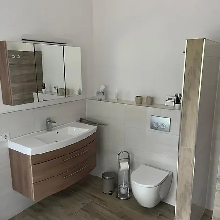 Sanierte Ruhige In Der Mit Kueche