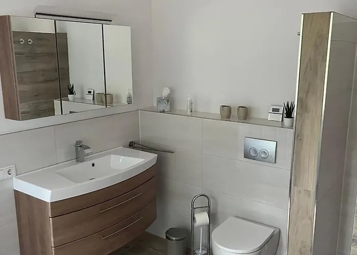 Sanierte Ruhige In Der Mit Kueche